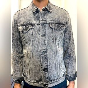 Levi Black grey wash long sleeve denim jean jacket!